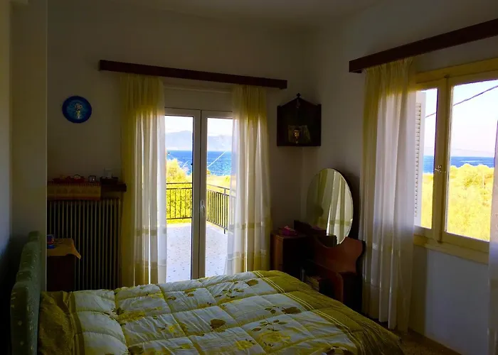 Amatheia, Beachfront Vila