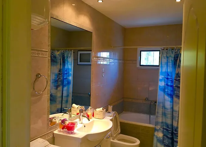 Amatheia, Beachfront Vila